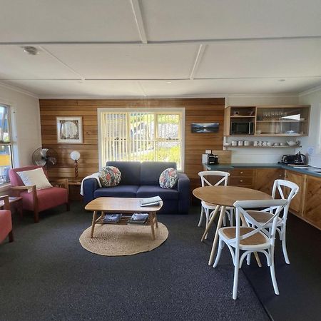 Binalong Beach Cottage Beachfront At Bay Of Fires Next To Restaurant Binalong Bay Exteriör bild
