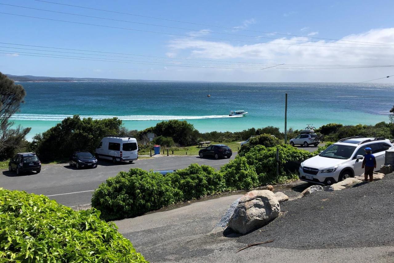 Binalong Beach Cottage Beachfront At Bay Of Fires Next To Restaurant Binalong Bay Exteriör bild