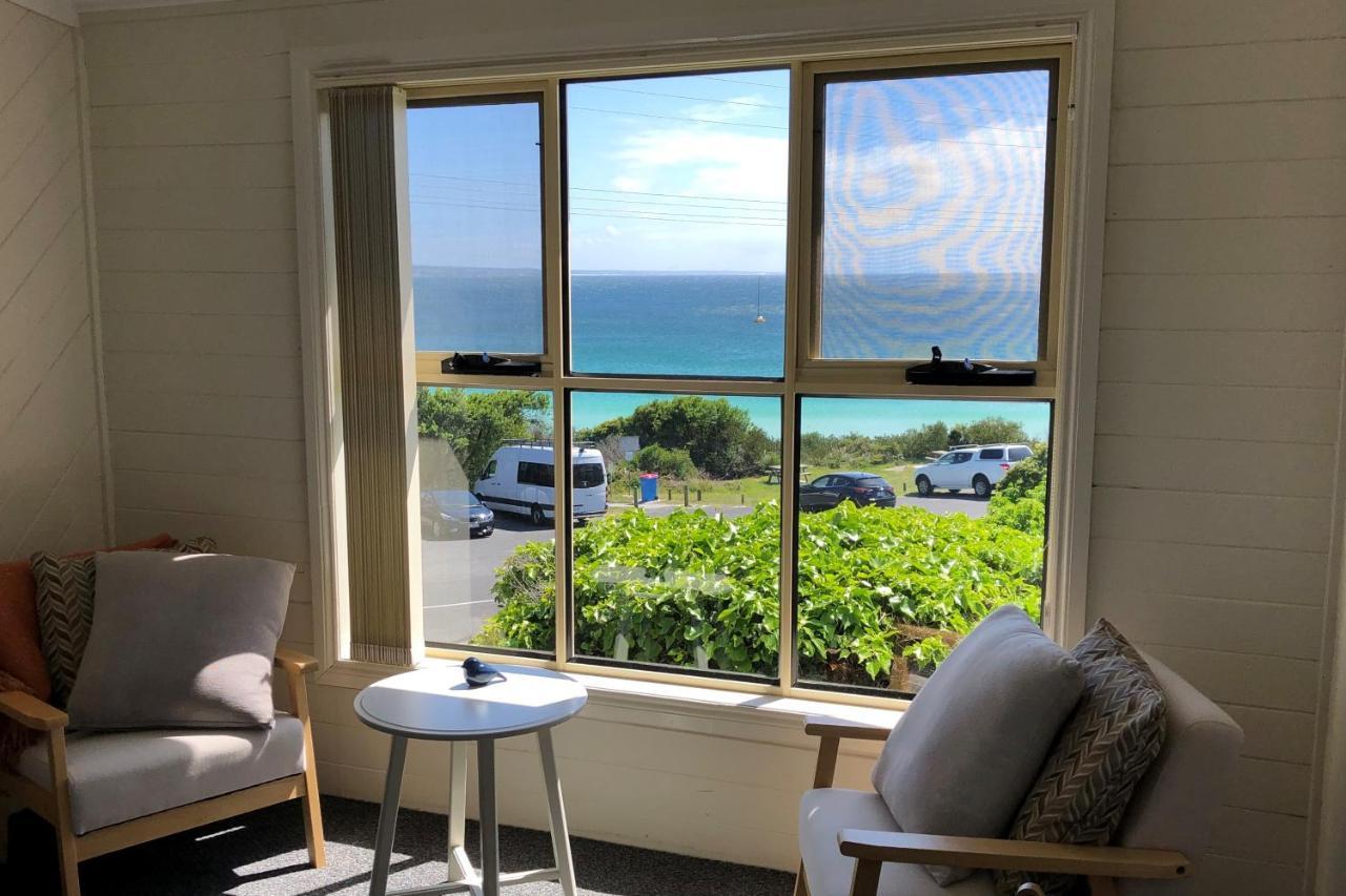 Binalong Beach Cottage Beachfront At Bay Of Fires Next To Restaurant Binalong Bay Exteriör bild