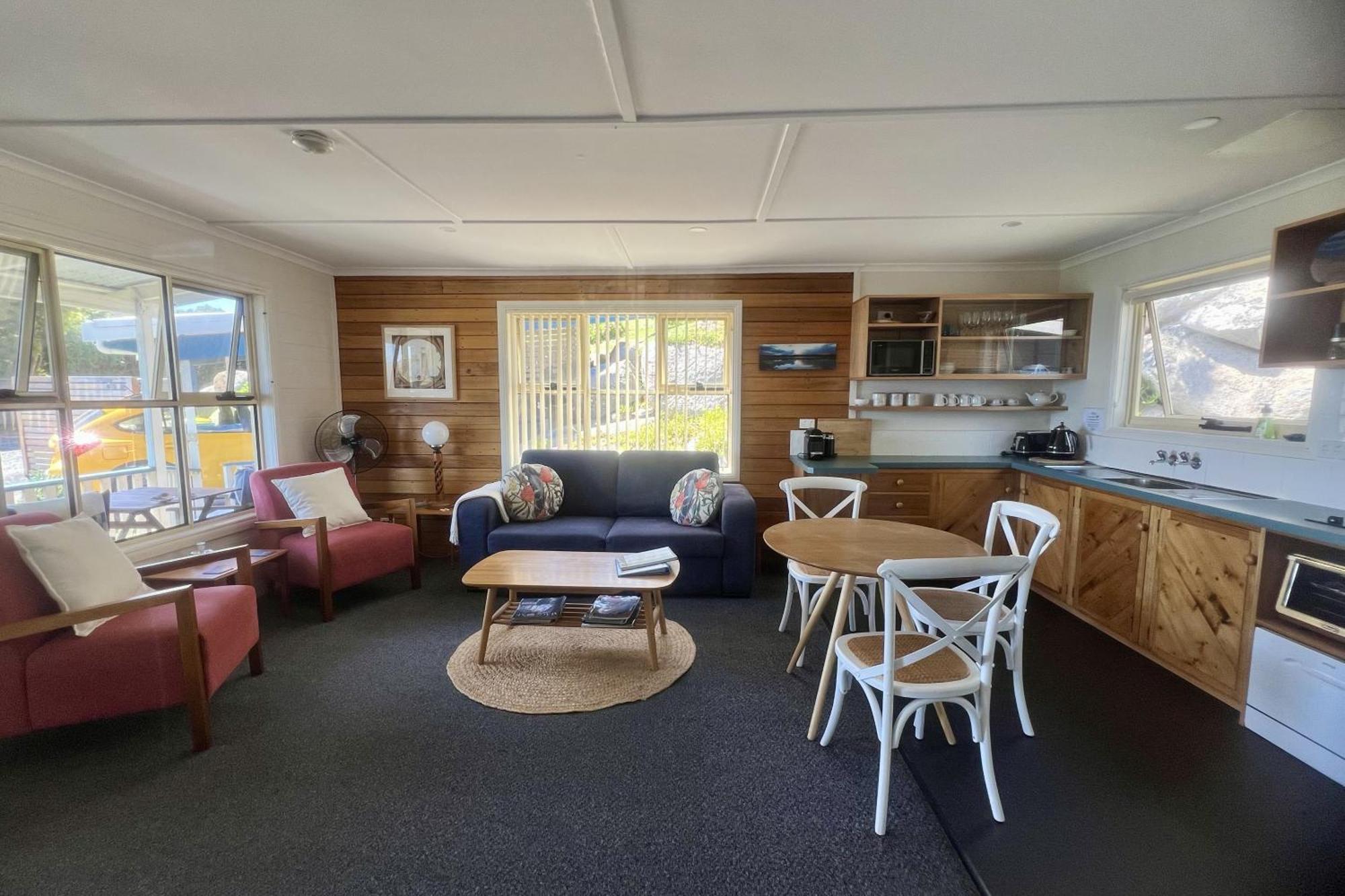 Binalong Beach Cottage Beachfront At Bay Of Fires Next To Restaurant Binalong Bay Exteriör bild