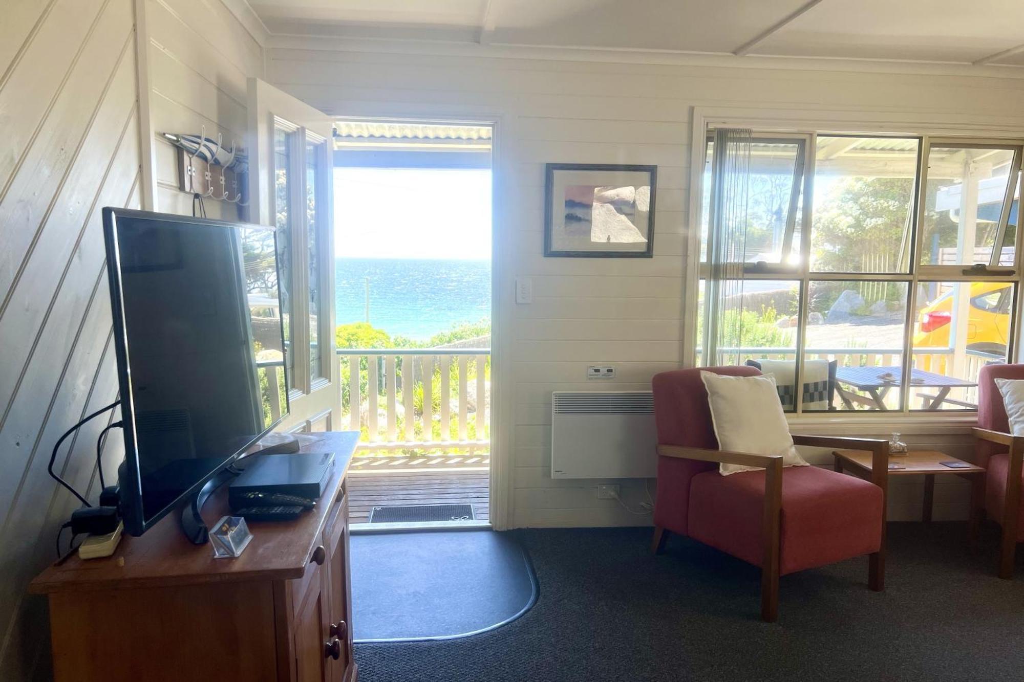 Binalong Beach Cottage Beachfront At Bay Of Fires Next To Restaurant Binalong Bay Exteriör bild