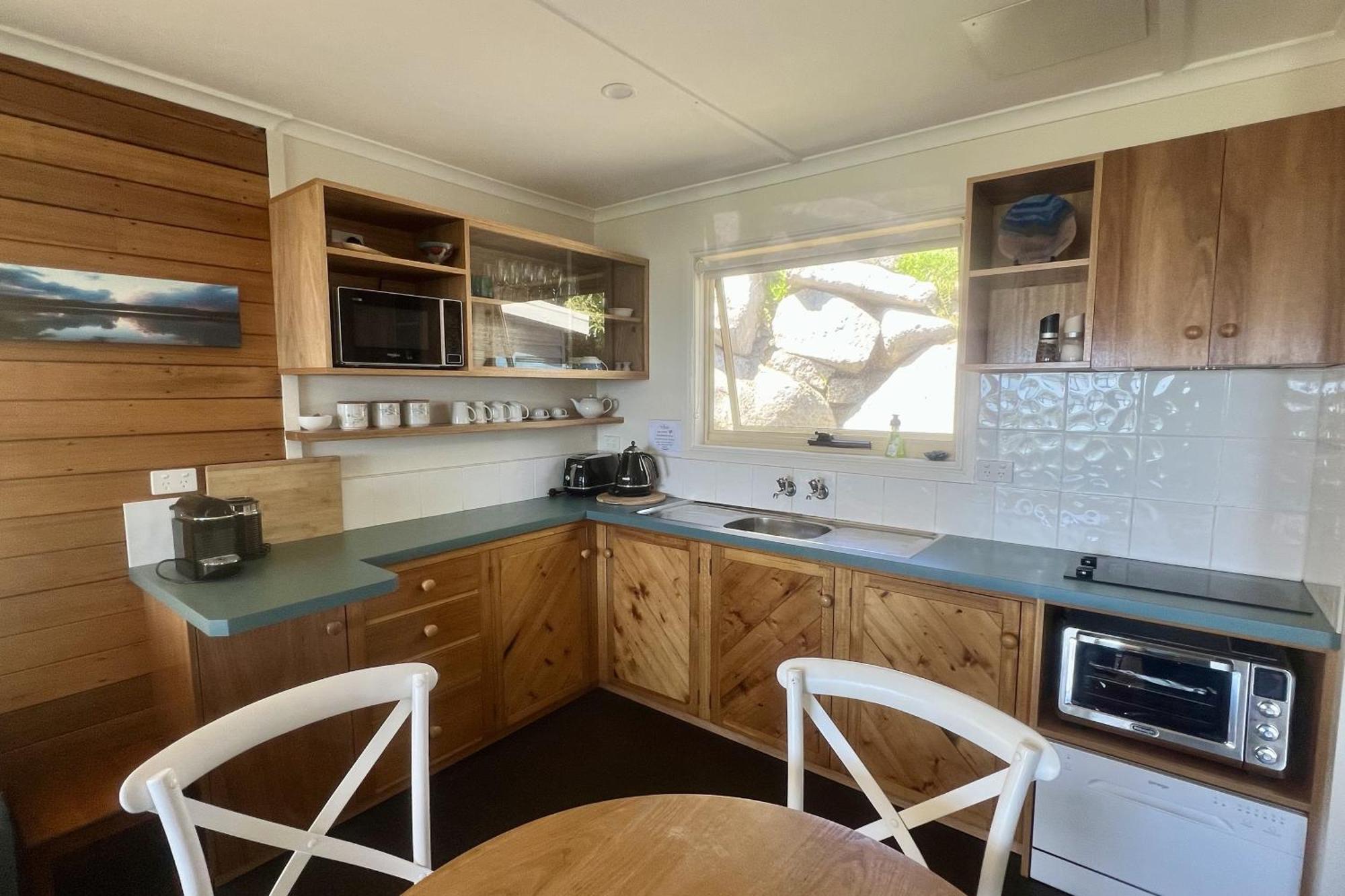Binalong Beach Cottage Beachfront At Bay Of Fires Next To Restaurant Binalong Bay Exteriör bild
