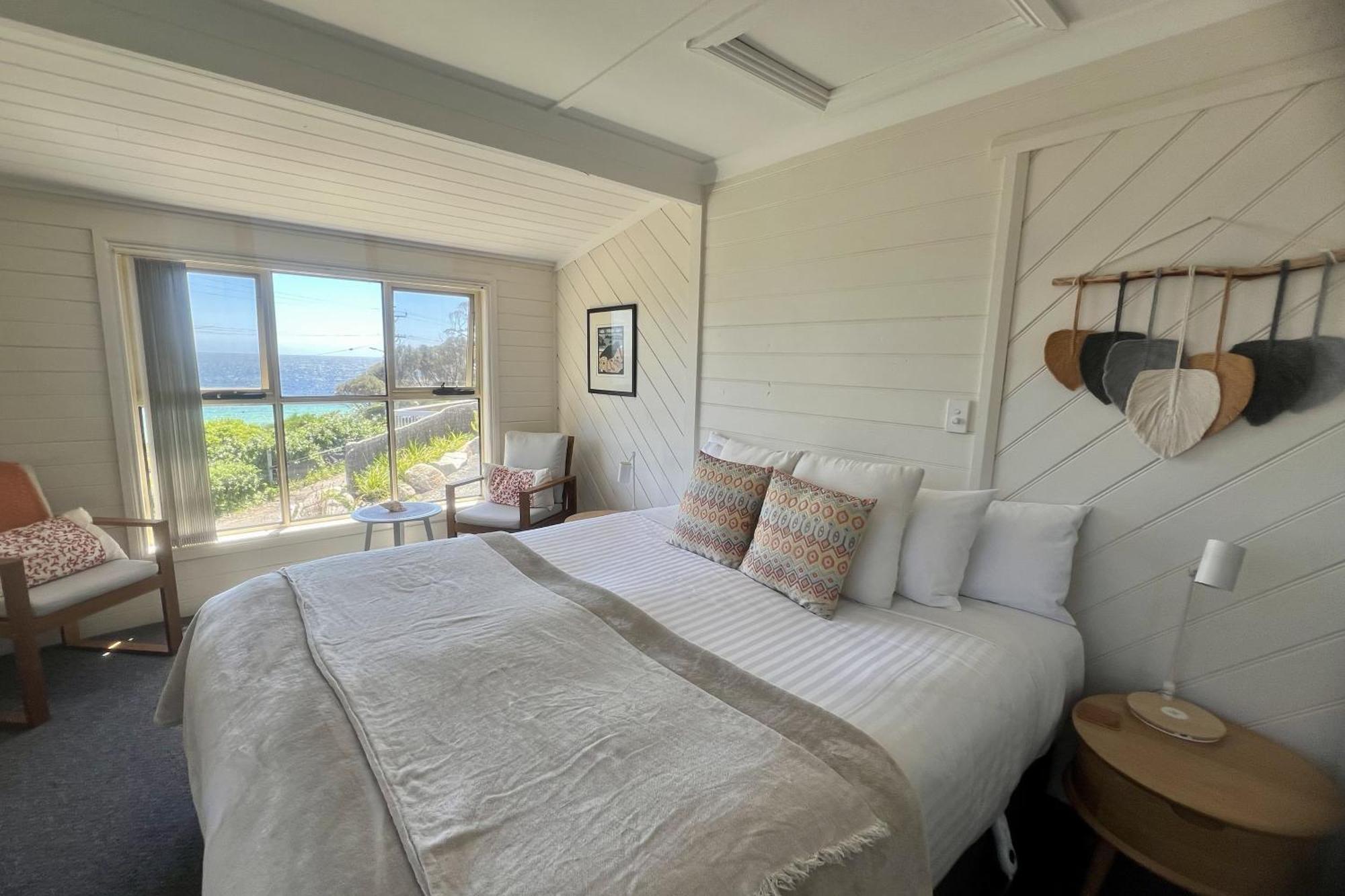 Binalong Beach Cottage Beachfront At Bay Of Fires Next To Restaurant Binalong Bay Exteriör bild