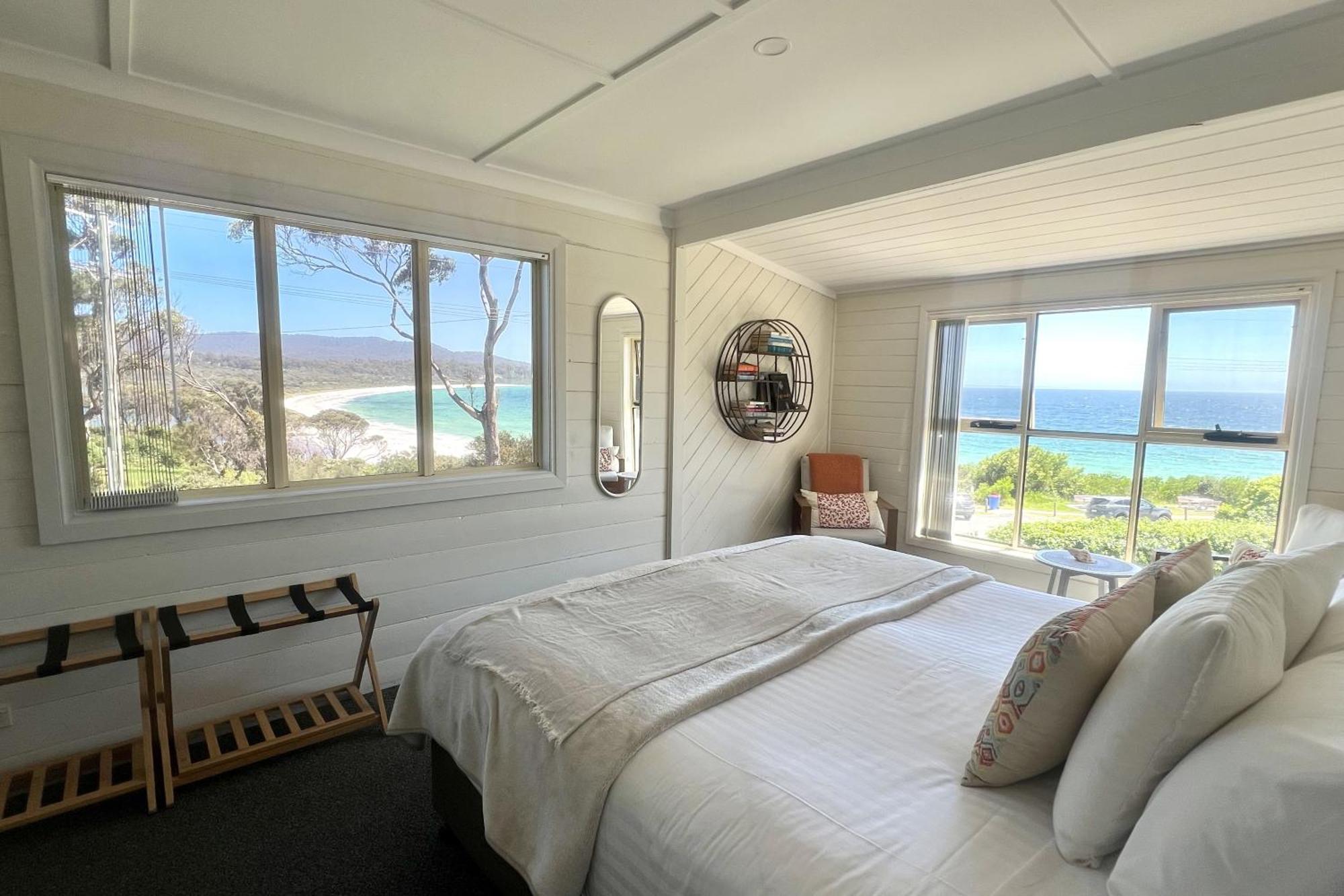 Binalong Beach Cottage Beachfront At Bay Of Fires Next To Restaurant Binalong Bay Exteriör bild