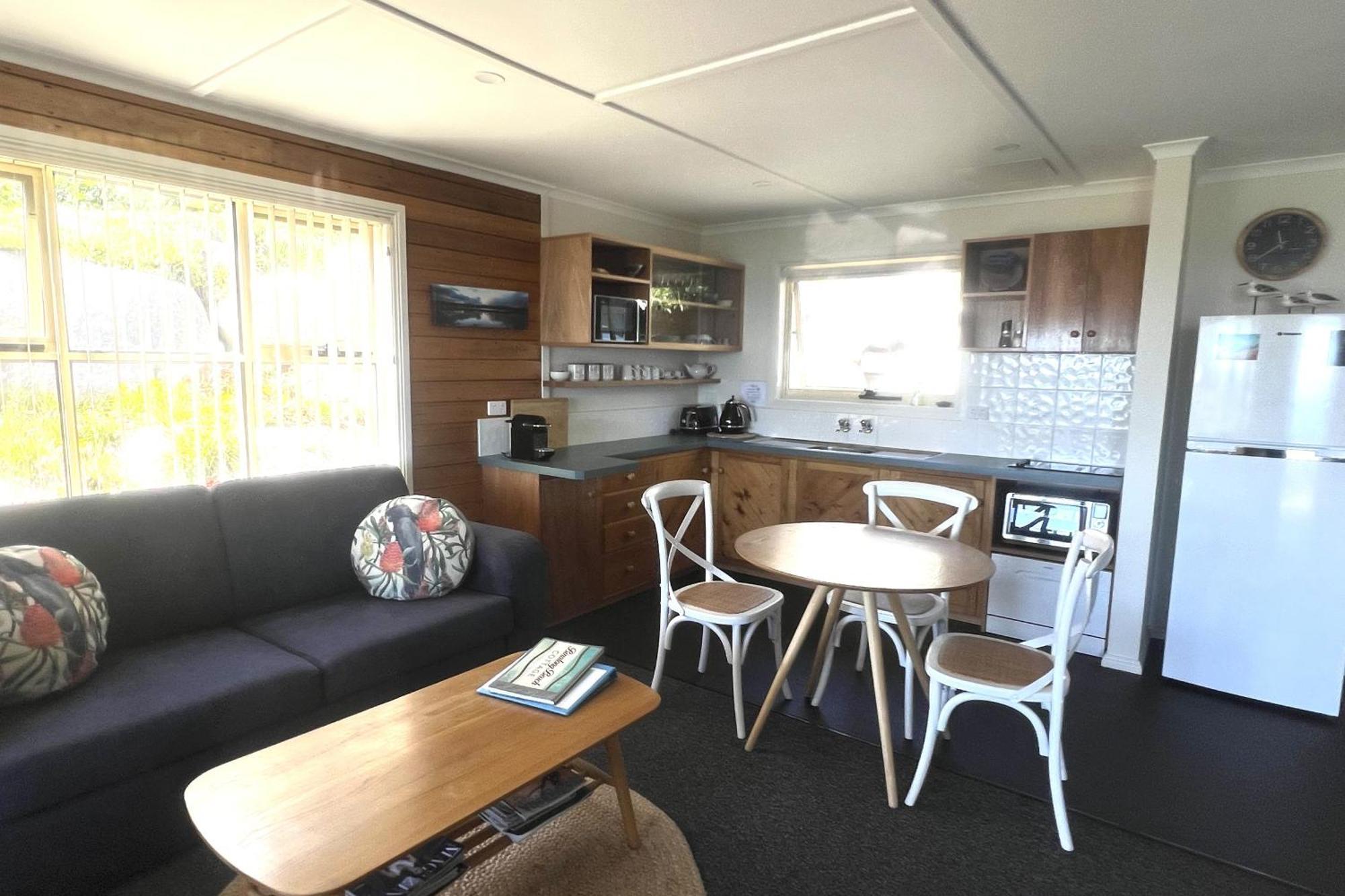 Binalong Beach Cottage Beachfront At Bay Of Fires Next To Restaurant Binalong Bay Exteriör bild