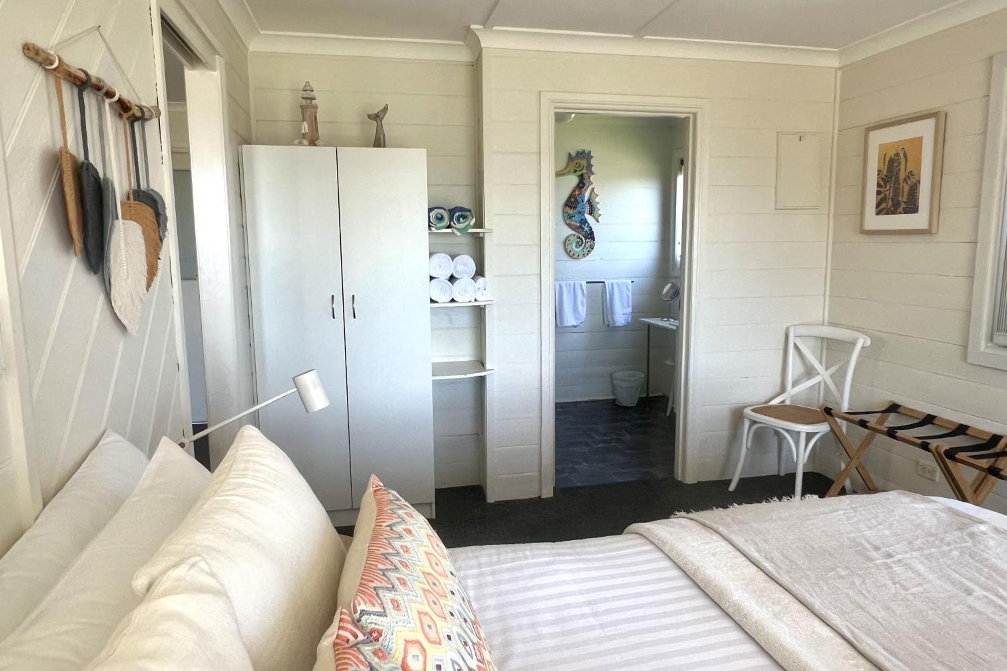 Binalong Beach Cottage Beachfront At Bay Of Fires Next To Restaurant Binalong Bay Exteriör bild